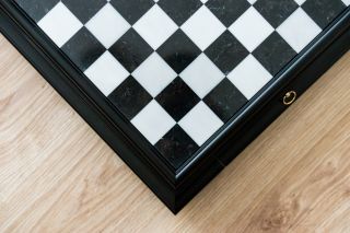 O tablă de șah este același spațiu pentru un jucător de șah precum o pânză este pentru un pictor. 🎨 O persoană își...