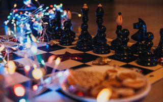 🎁Căutați un cadou cu adevărat valoros pentru cei dragi? ♟Un set de șah este alegerea perfectă😍 👉Trebuie doar să alegeți:...